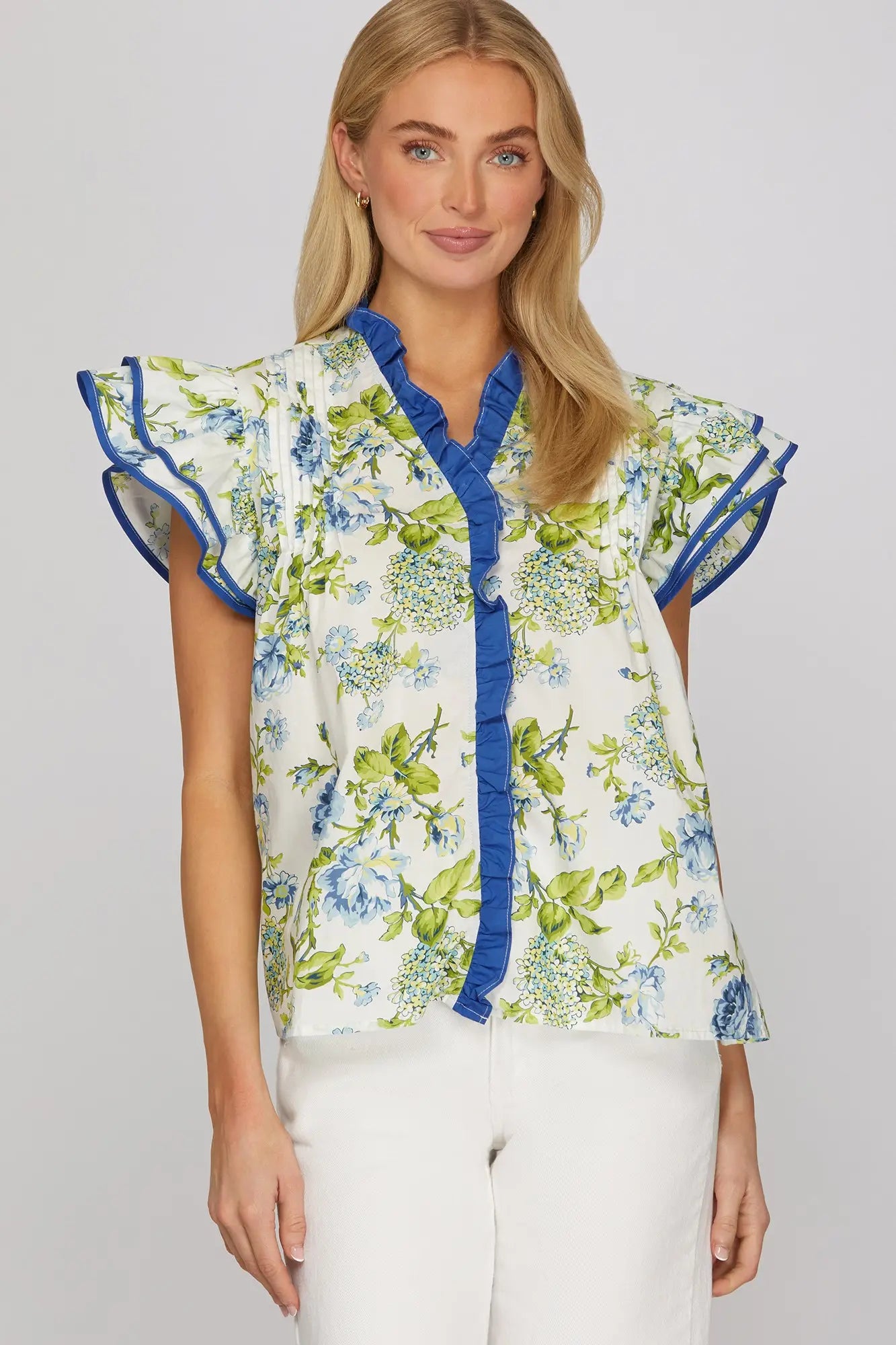 SHORT SLEEVE RUFFLED BUTTON DOWN WOVEN PRINT TOP WITH CONTRAST DETAIL