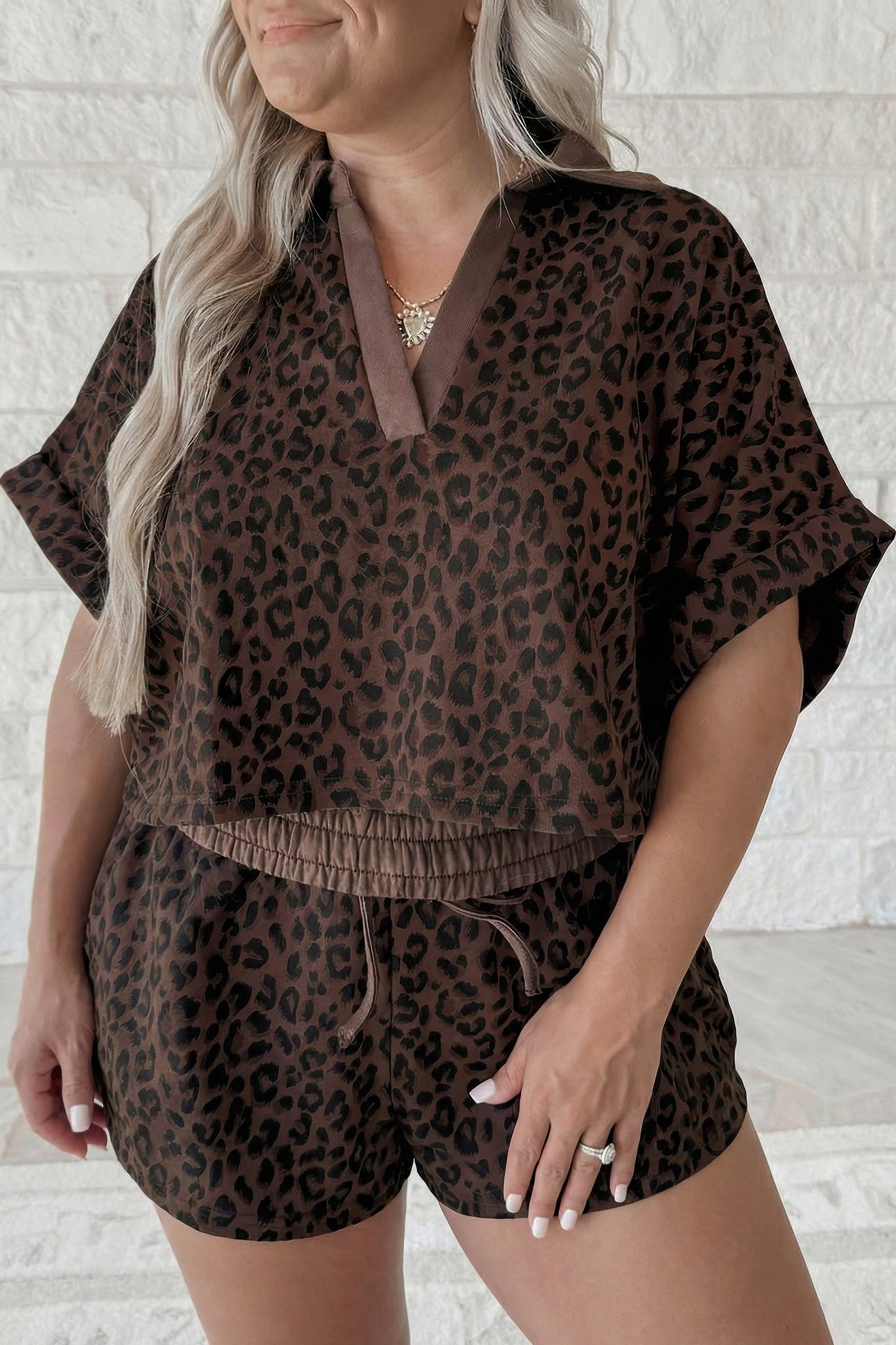 Curvy V Neck Collar Leopard Printed 2pcs Short Set